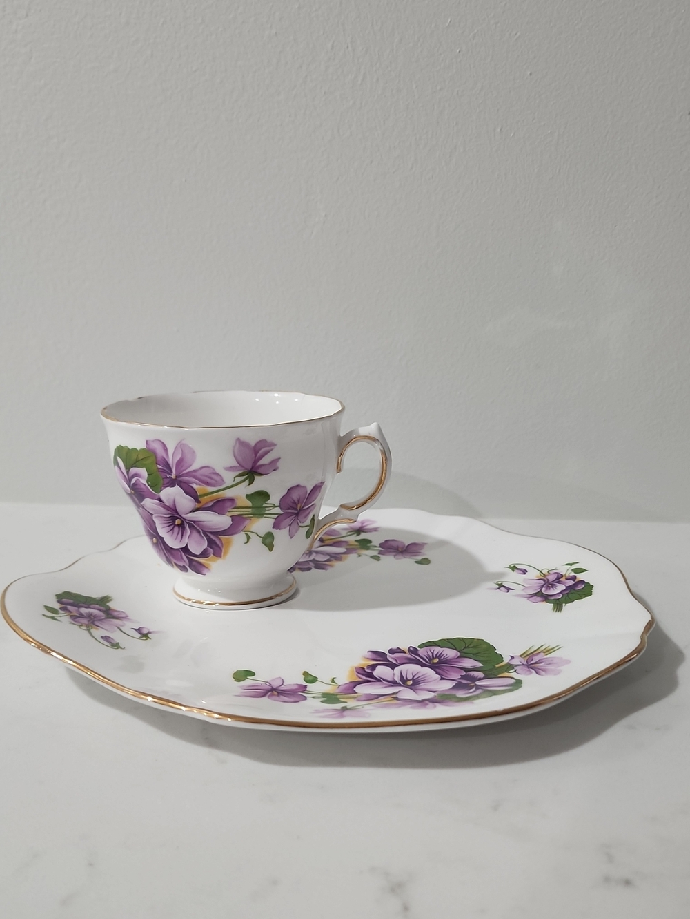 ☕️Royal Vale Violet Snack Plate and Teacup Set White & Purple